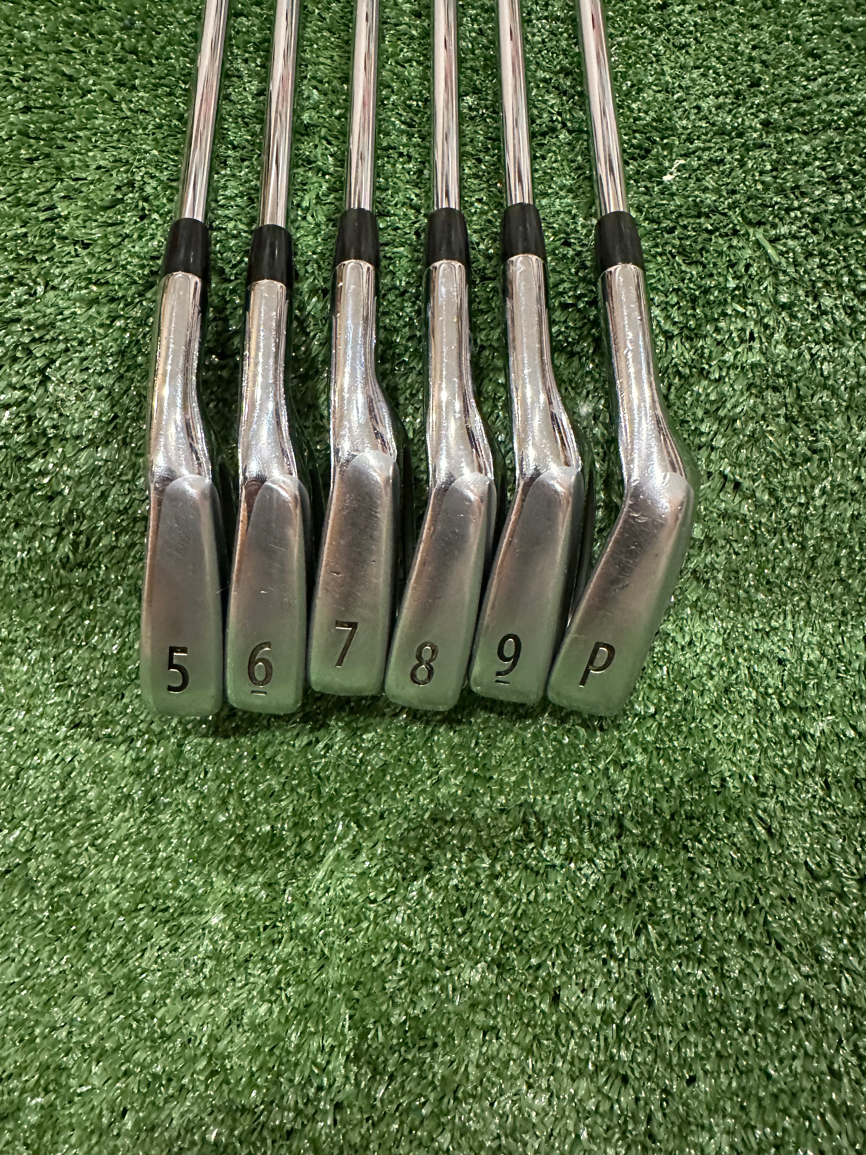 Titleist AP2 710
